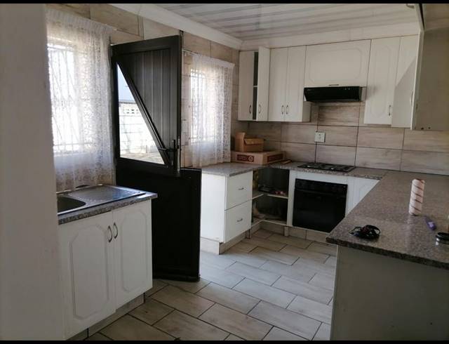 3 BEDROOM PROPERTY TO RENT IN LOTUS GARDENS